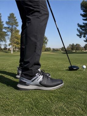 SQAIRZ Speed Men’s Golf Shoes Size 11.5 Black Gray Spikeless Performance